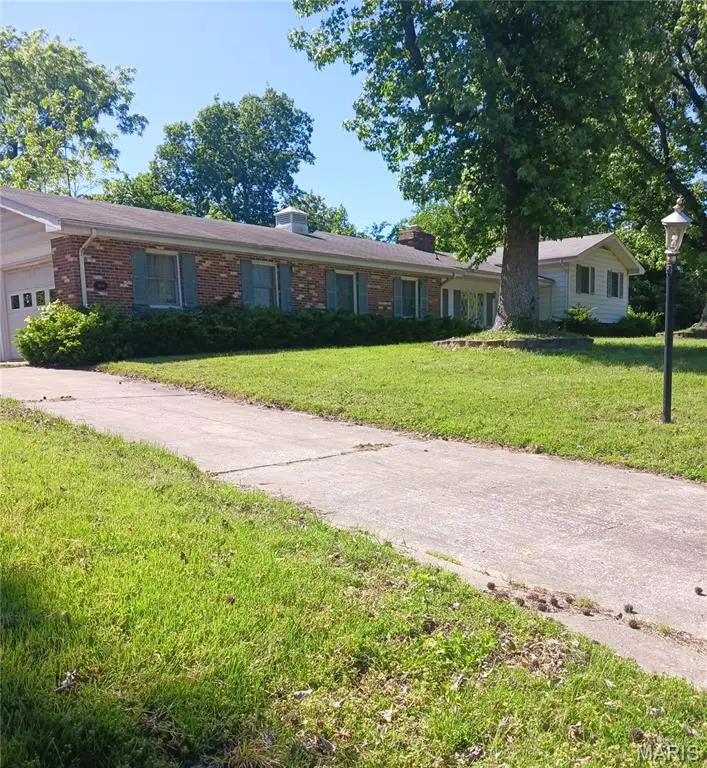 4904 Paris Drive, Godfrey, IL 62035 - #2