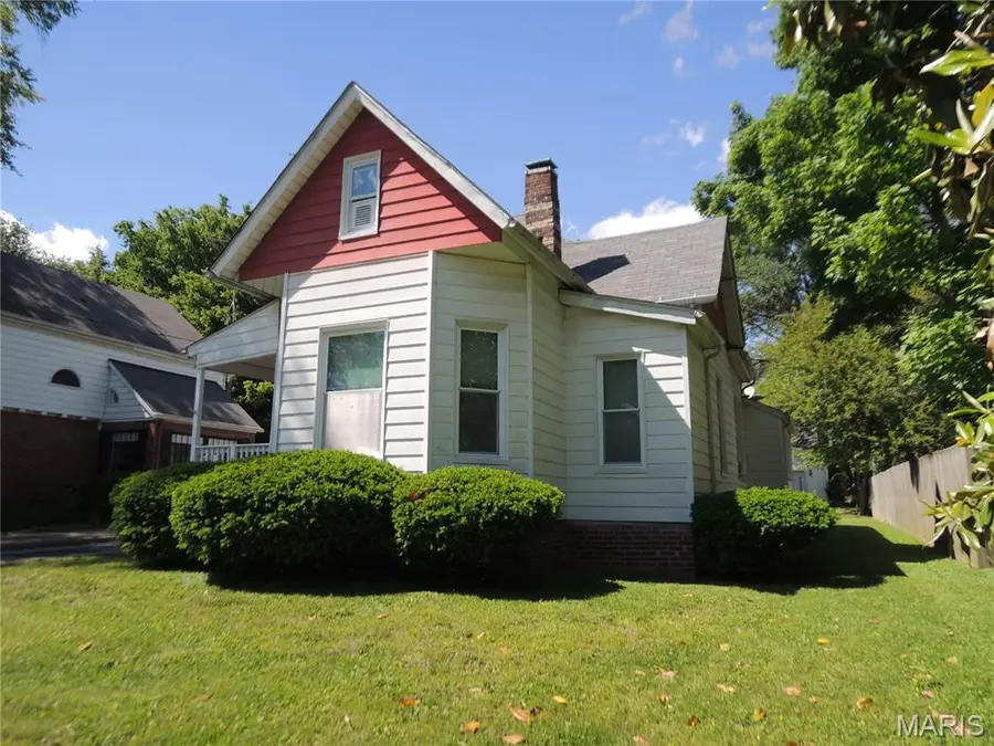 523 E College Avenue, Greenville, IL 62246 - #2
