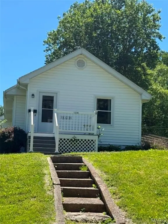 1220 W Edwards Street, Vandalia, IL 62471 - #2