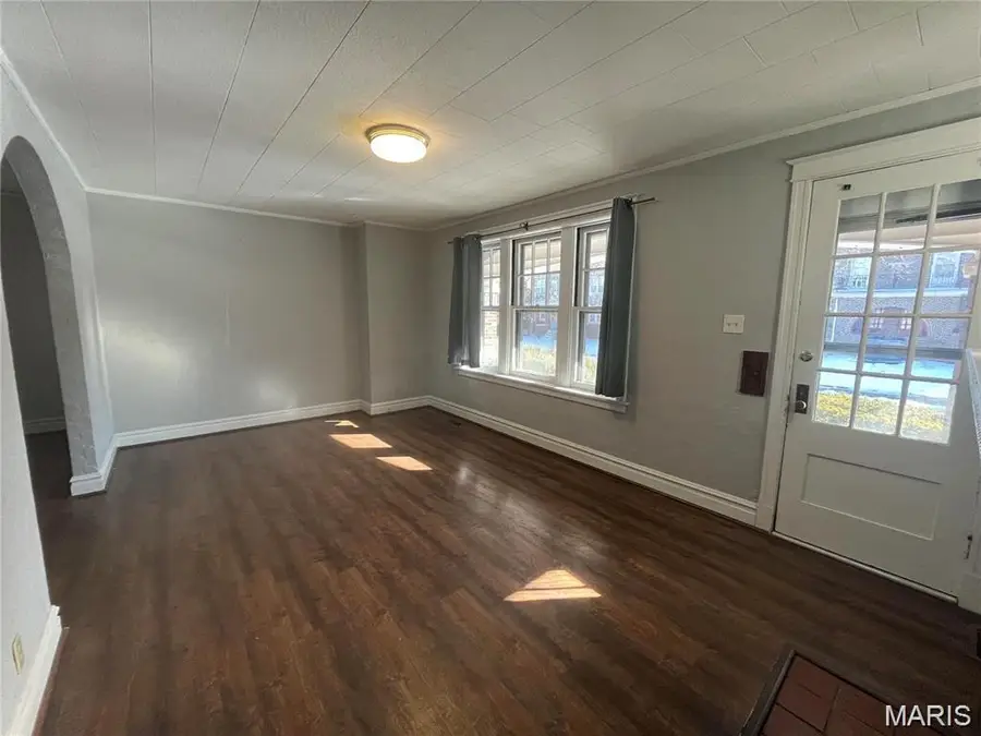 5049 Lindenwood Avenue, Saint Louis, MO 63109 - #2