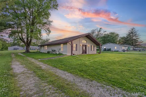 906 E Prairie Street, Jerseyville, IL 62052