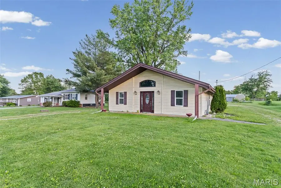 906 E Prairie Street, Jerseyville, IL 62052 - #3