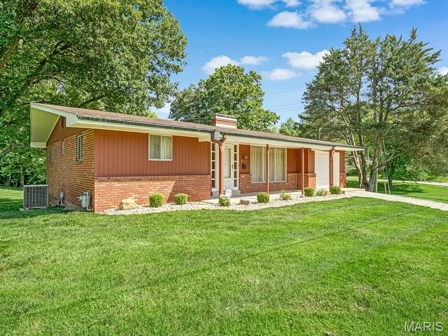 511 S 10th Street, Belleville, IL 62220 - #2