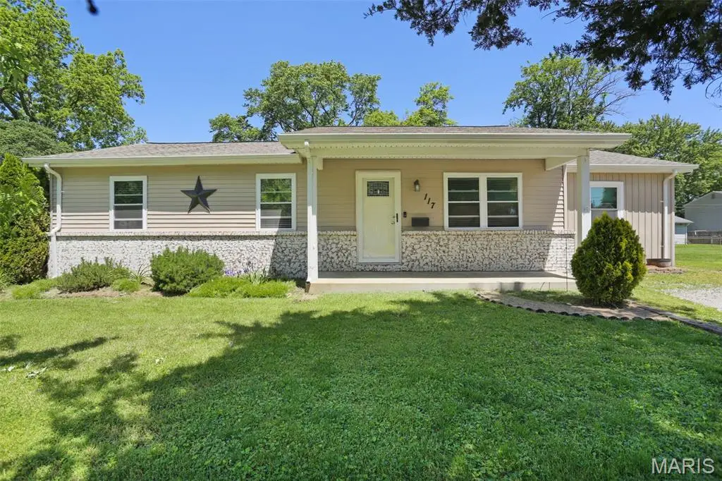 117 W Oak Street, Mascoutah, IL 62258 - #1
