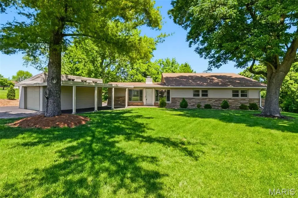 12125 Old Saint Charles Road, Bridgeton, MO 63044 - #1