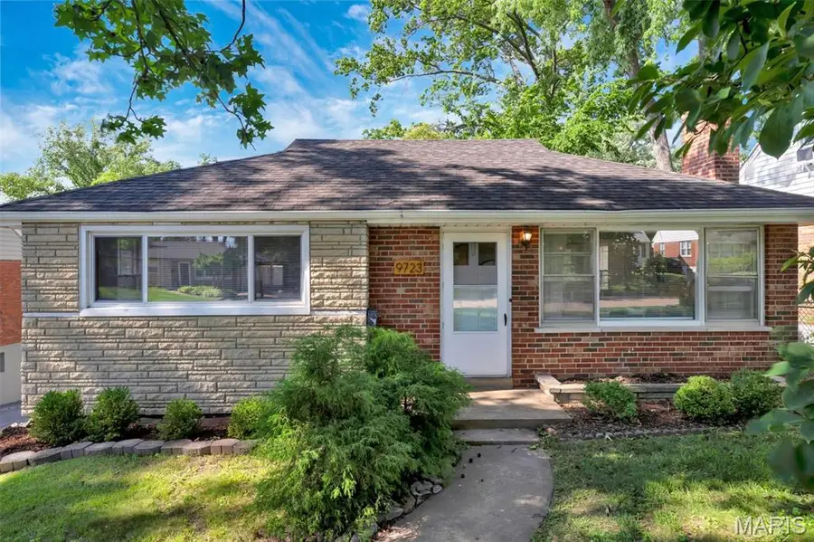9723 Graystone Terrace, Rock Hill, MO 63119 - #2