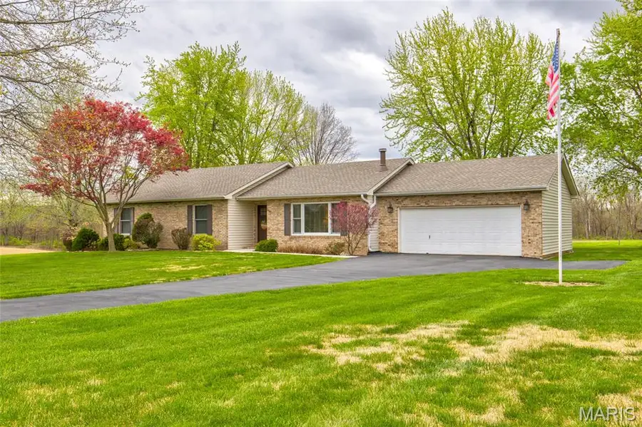 403 Northfork Drive, Brighton, IL 62012 - #2