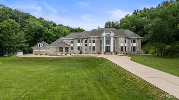 19348 Deer Pointe Estates Drive, Wildwood, MO 63038
