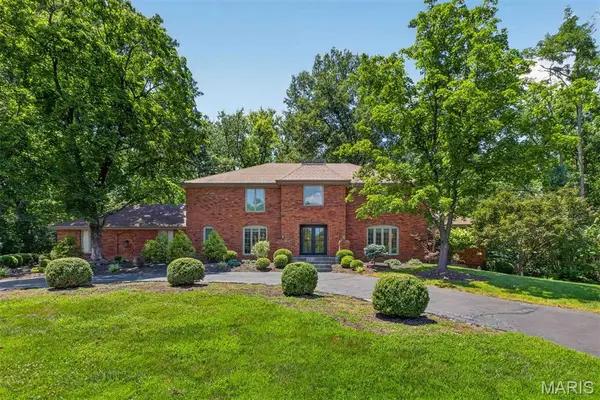 139 Ladue Lake Drive, Creve Coeur, MO 63141