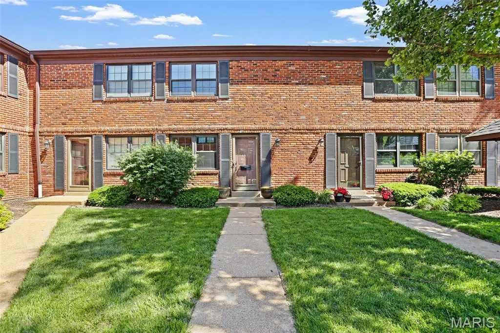 7965 Royal Arms Court, Saint Louis, MO 63123 - #1