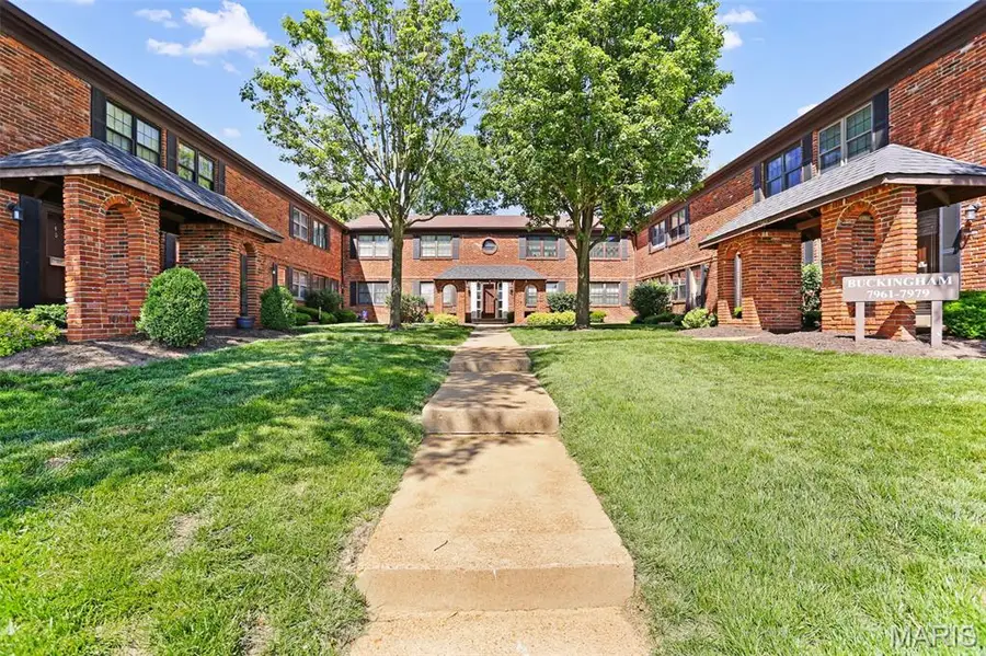 7965 Royal Arms Court, Saint Louis, MO 63123 - #2