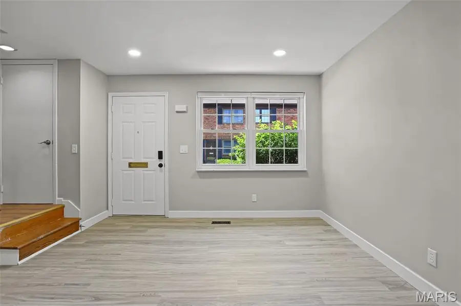 7965 Royal Arms Court, Saint Louis, MO 63123 - #3