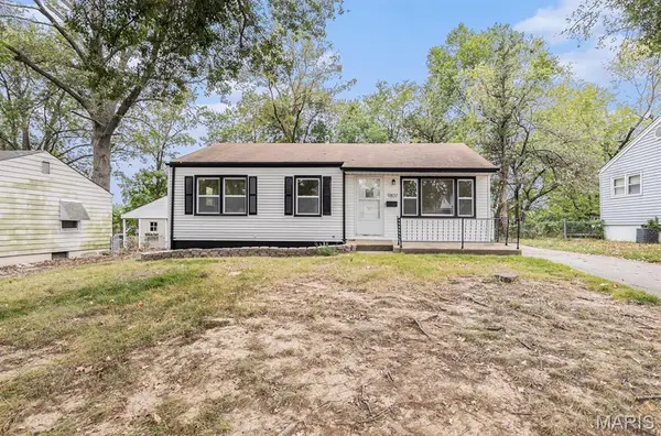 9807 Eastdell Dr, St Louis, MO 63136