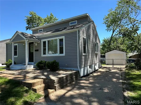 1912 Overland Drive, St Louis, MO 63114