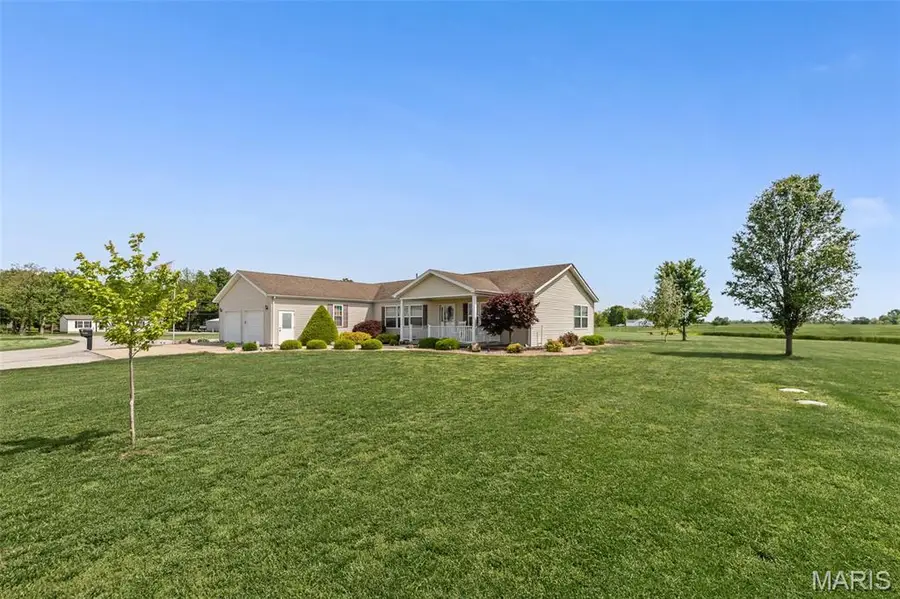 19452 State Route 15, Nashville, IL 62263 - #3