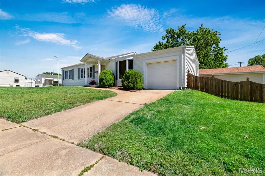 4037 Robert Avenue, Saint Louis, MO 63116 - #2