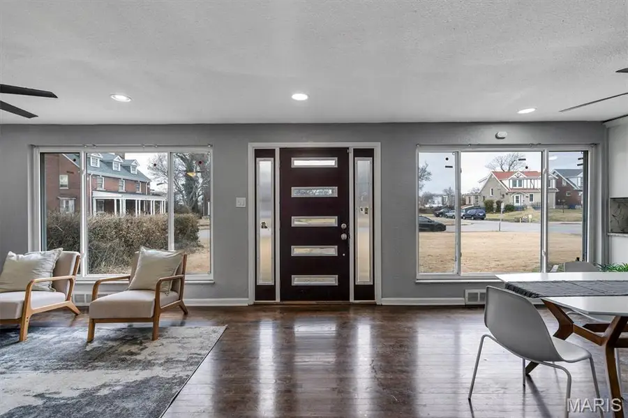 6064 W Cabanne Place, Saint Louis, MO 63112 - #2