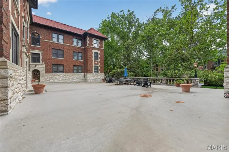 7525 Buckingham Drive #1N, Saint Louis, MO 63105 - #3