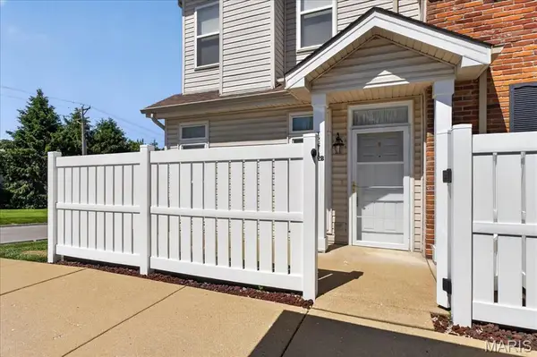 1251 Gardens Circle Drive #2B, Unincorporated, MO 63125