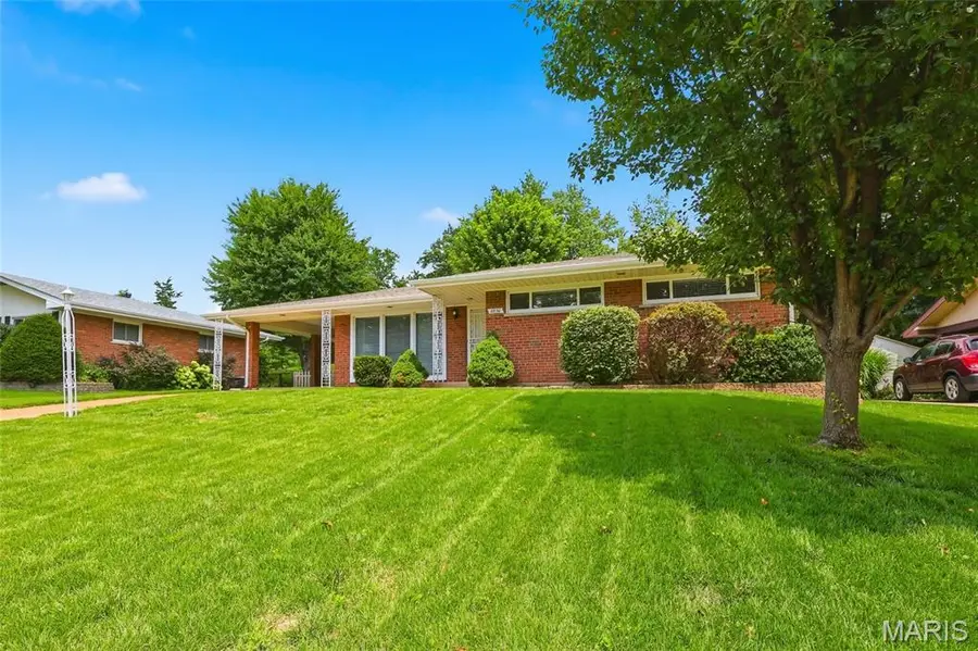 8830 Red Oak Drive, Crestwood, MO 63126 - #2