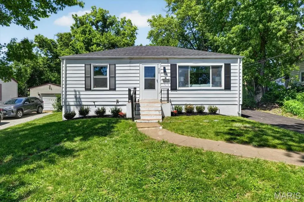 439 E Elliott Avenue, Kirkwood, MO 63122 - #1