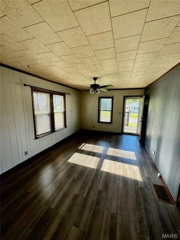 533 W Harris Avenue, Greenville, IL 62246 - #2