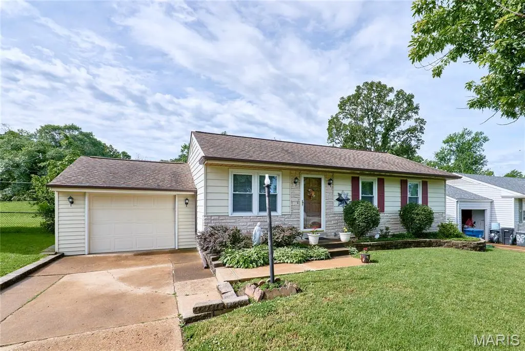 10808 Three Court Drive, Saint Louis, MO 63123 - #1