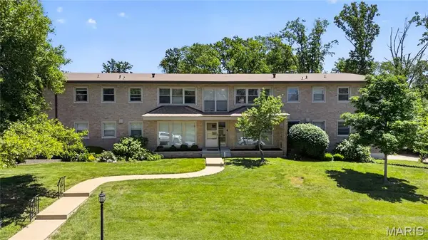 4 Delcrest Court #101, University City, MO 63124