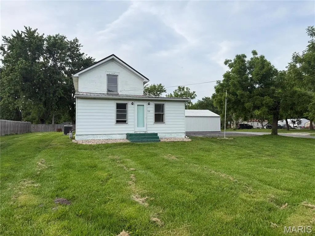 713 E Warren Street, Bunker Hill, IL 62014 - #1