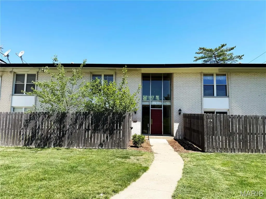 10427 Briarbend Drive #9, Saint Louis, MO 63146 - #1