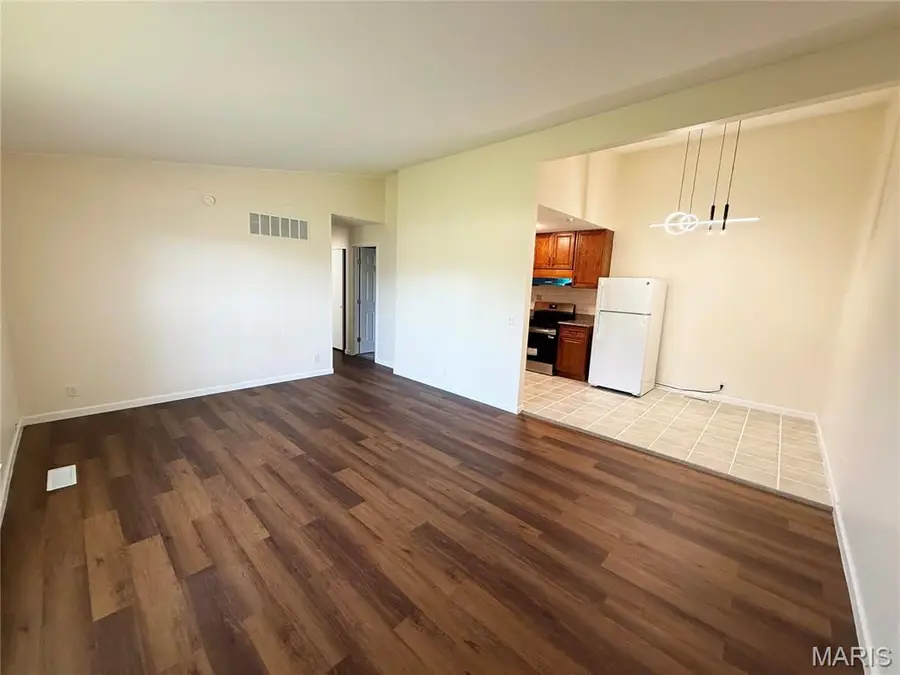 10427 Briarbend Drive #9, Saint Louis, MO 63146 - #3