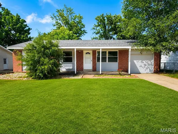 21 Saint Lawrence Drive, St Peters, MO 63376
