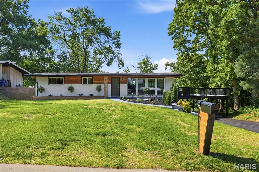16 Stoney View Lane, Saint Louis, MO 63146 - #1