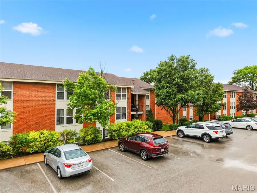 2008 Greenglen Drive #203, Kirkwood, MO 63122 - #3