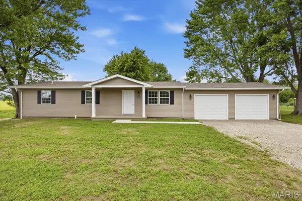913 Apple Street, Keyesport, IL 62253
