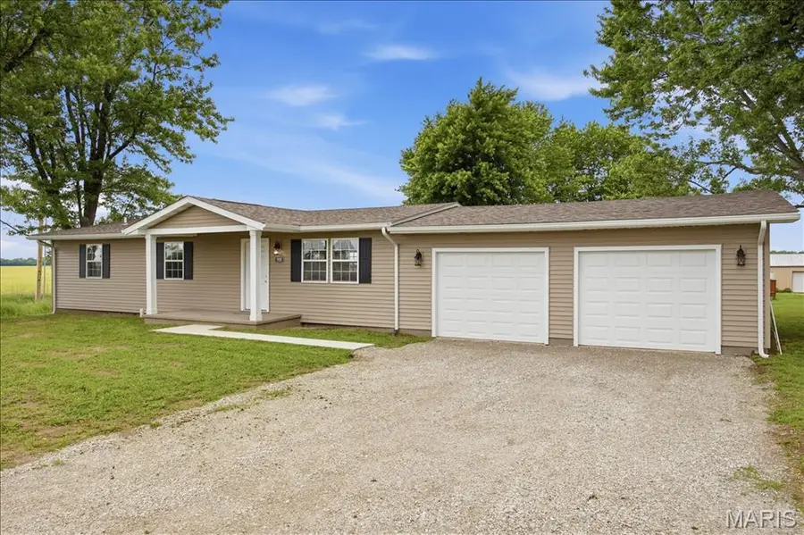 913 Apple Street, Keyesport, IL 62253 - #2