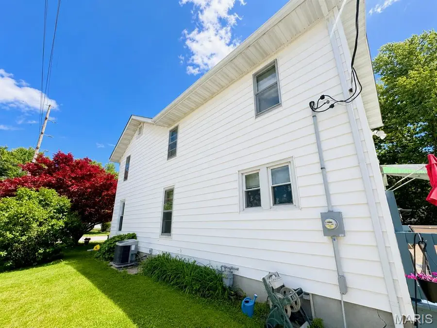1013 N Jefferson Street, Litchfield, IL 62056 - #2