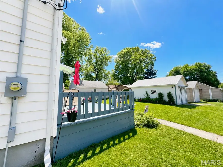 1013 N Jefferson Street, Litchfield, IL 62056 - #3