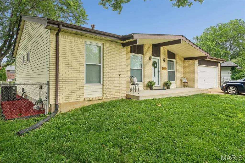 7400 Town And Country Place, Hazelwood, MO 63042 - #1