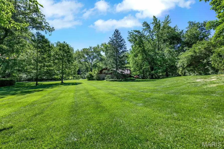 1 Huntleigh Trails Lane, Saint Louis, MO 63131 - #2