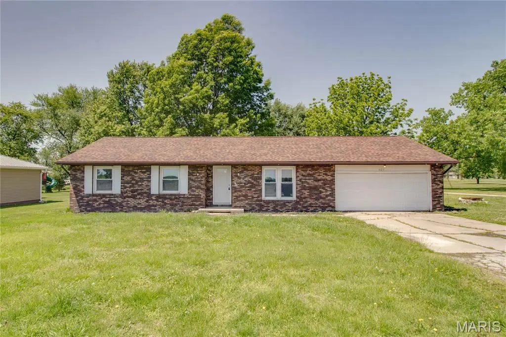 507 Walnut Street, Hillsboro, IL 62049 - #1