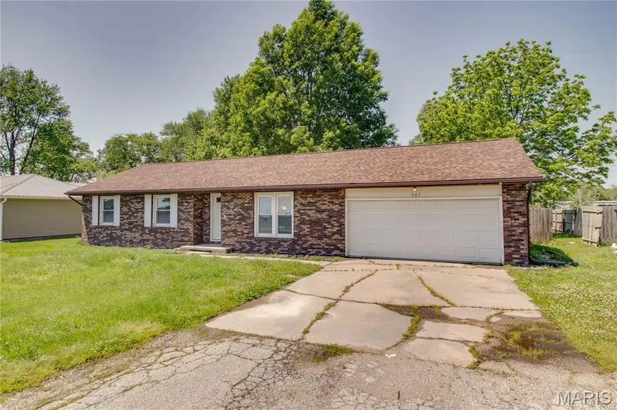 507 Walnut Street, Hillsboro, IL 62049 - #2