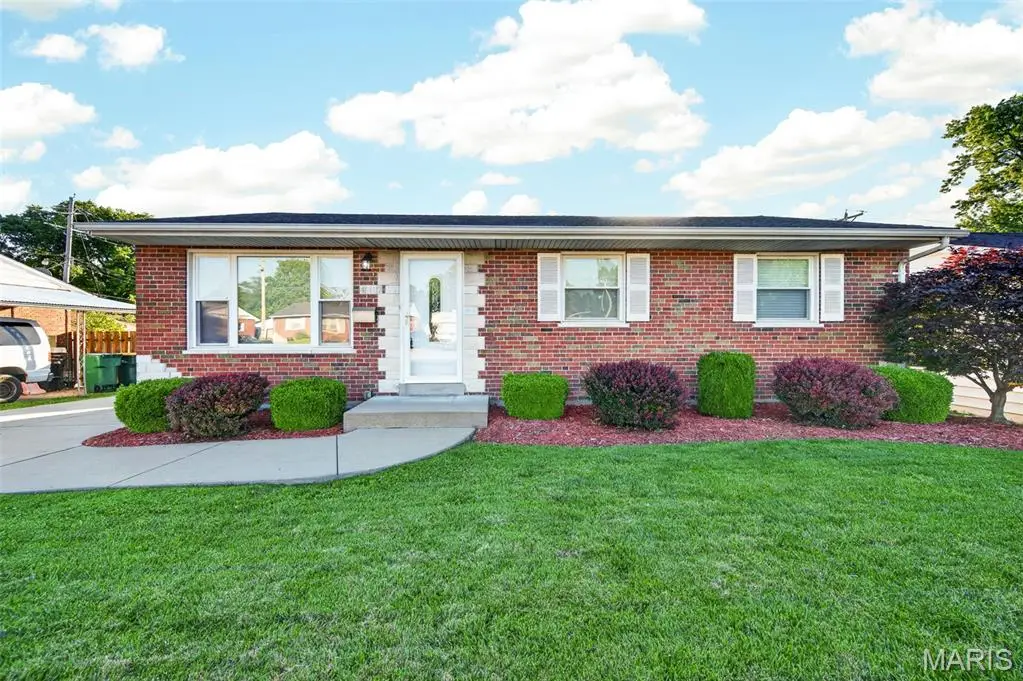 4019 Greenmeadows Drive, Saint Louis, MO 63123 - #1