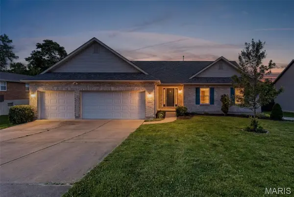 1676 W Highview Drive, Arnold, MO 63010