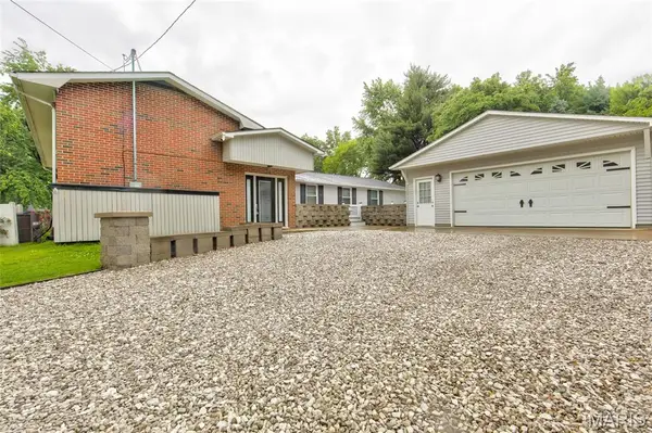 145 Maywood Drive, East Alton, IL 62024