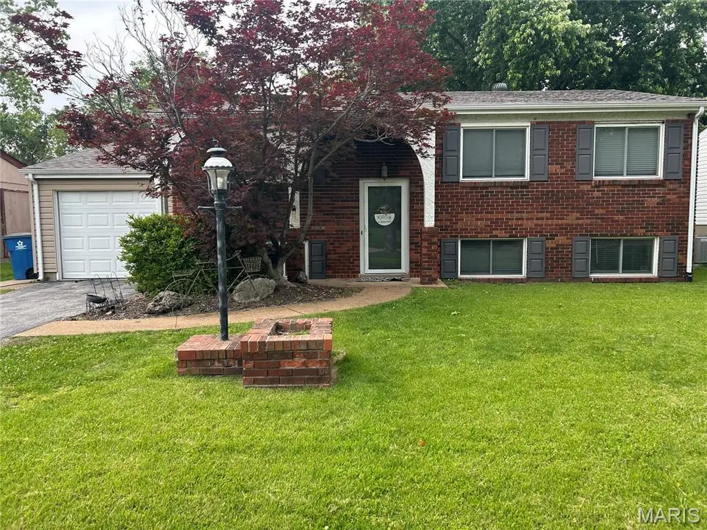 11819 Foxwood Drive, Maryland Heights, MO 63043 - #1