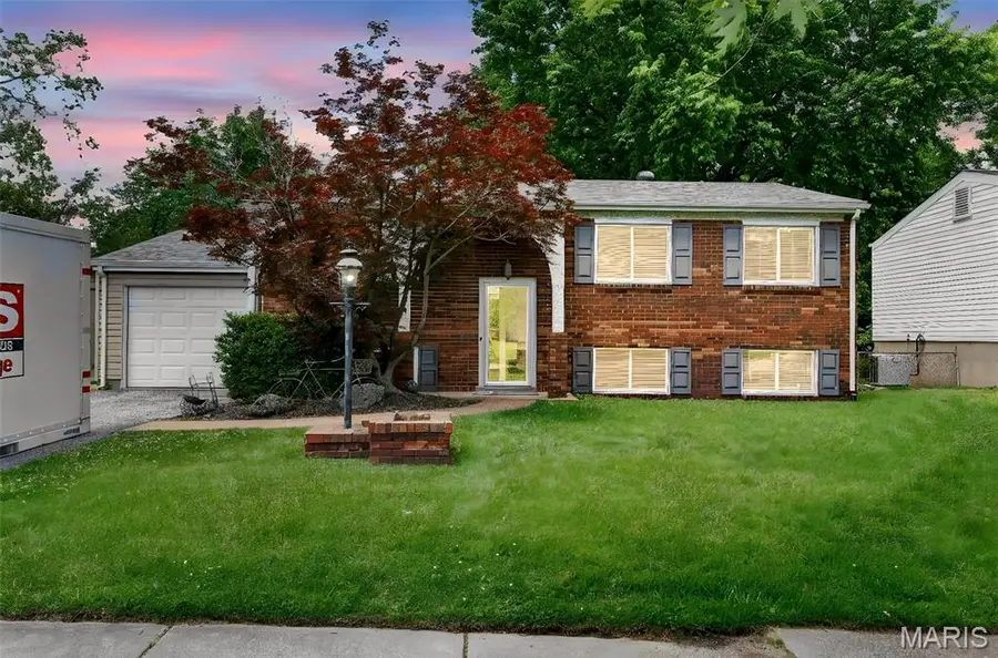 11819 Foxwood Drive, Maryland Heights, MO 63043 - #2
