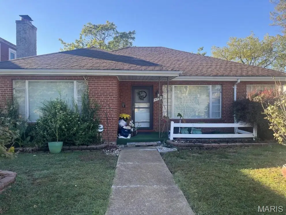 6830 Glades Avenue, Saint Louis, MO 63139 - #1