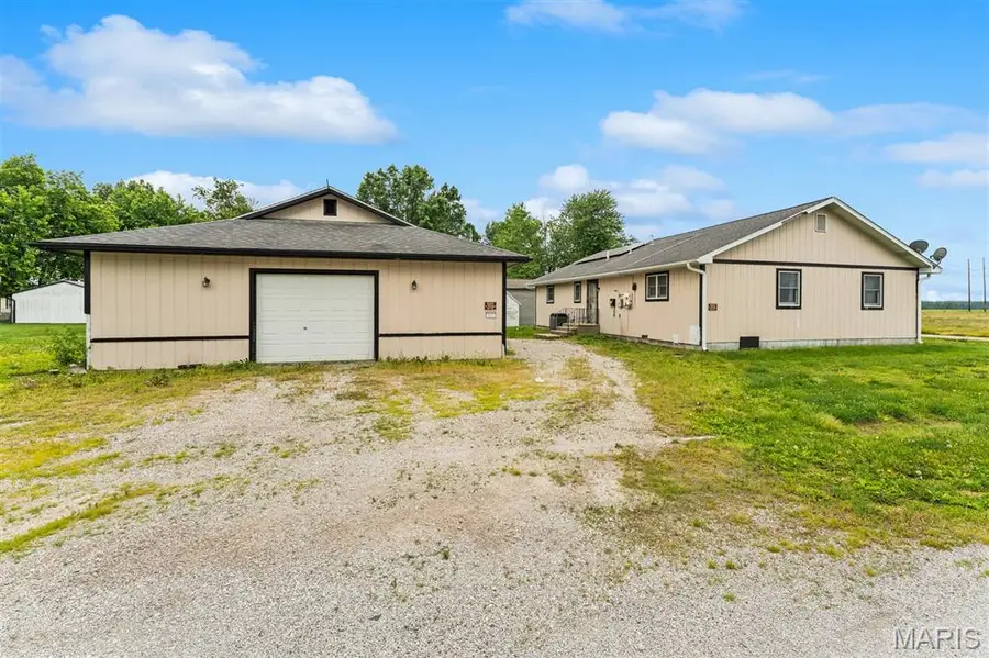 2203 S 6th Street, Fayetteville, IL 62258 - #2