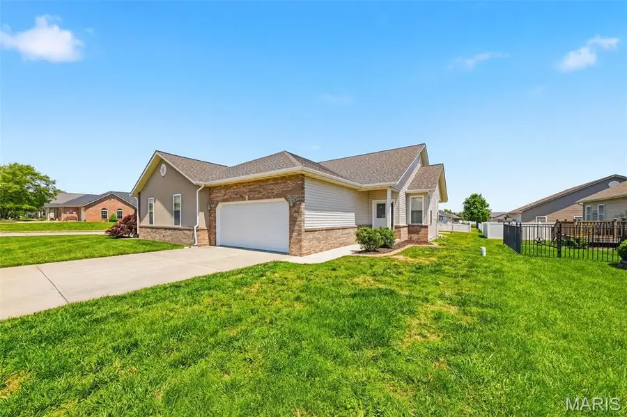 85 Chase Way, Highland, IL 62249 - #3